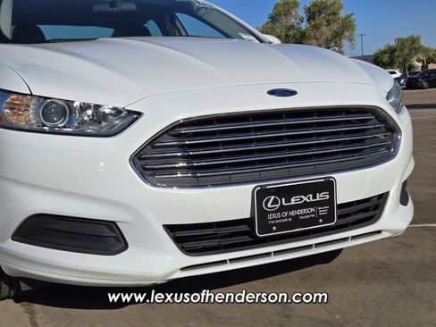 Used 2014 Ford Fusion SE FWD image 8