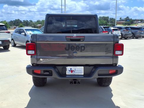 Used 2023 Jeep Gladiator Sport AWD/4WD image 7