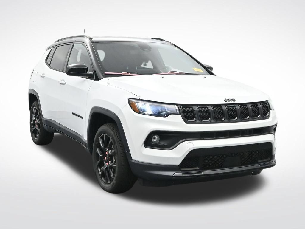Used 2023 Jeep Compass Latitude AWD/4WD image 3