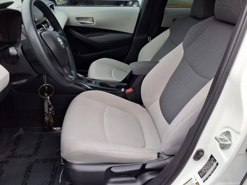 Used 2021 Toyota Corolla LE image 10