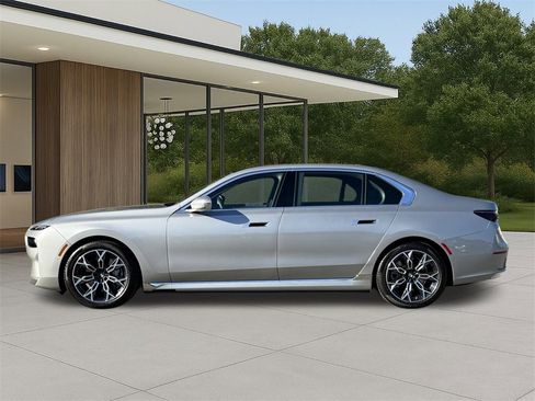 Used 2025 BMW i7 eDrive50 image 12