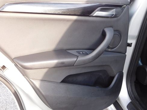 Used 2018 BMW X1 sDrive28i image 9