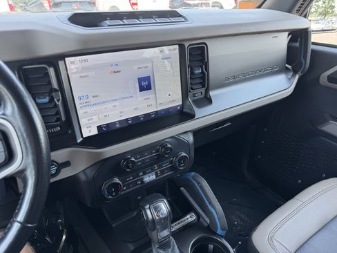 Used 2022 Ford Bronco Wildtrak image 22