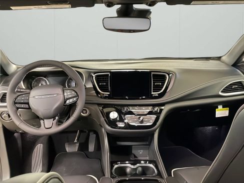 New 2027 Chrysler Pacifica Limited w/ S Appearance Package AWD/4WD image 18