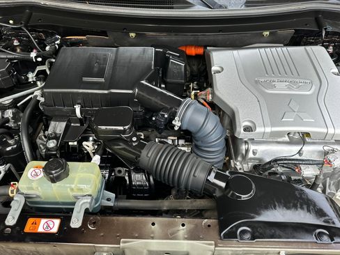 Used 2018 Mitsubishi Outlander GT image 24