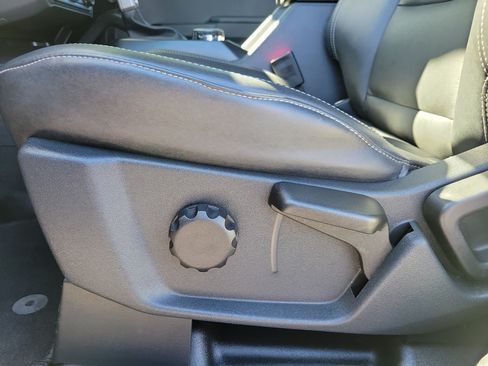Used 2025 Ford Bronco Badlands AWD/4WD image 14