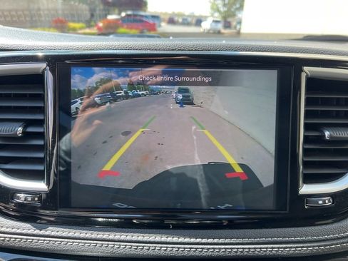 Used 2024 Chrysler Pacifica Limited FWD image 19