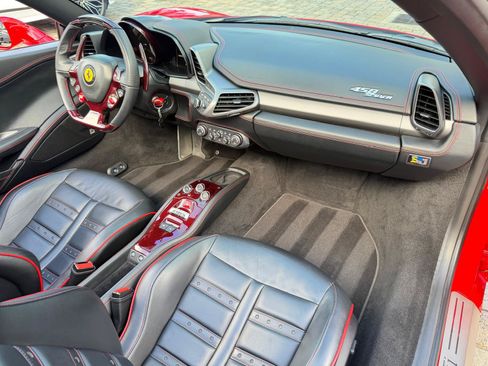 Used 2015 Ferrari 458 Spider RWD image 58