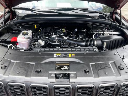 Used 2024 Jeep Grand Cherokee Limited w/ Black Appearance Package RWD image 11
