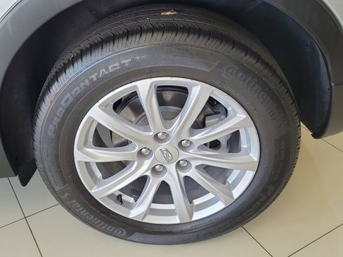 Used 2022 Cadillac XT4 Luxury w/ Driver Awareness Package FWD image 9