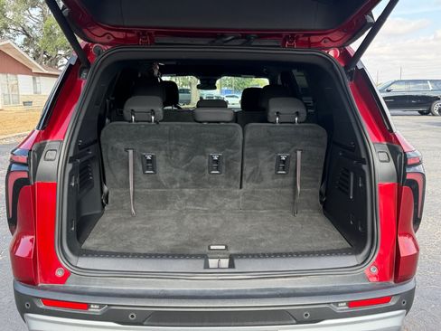 Used 2024 Chevrolet Traverse LT w/ Enhanced Driving Package FWD image 19