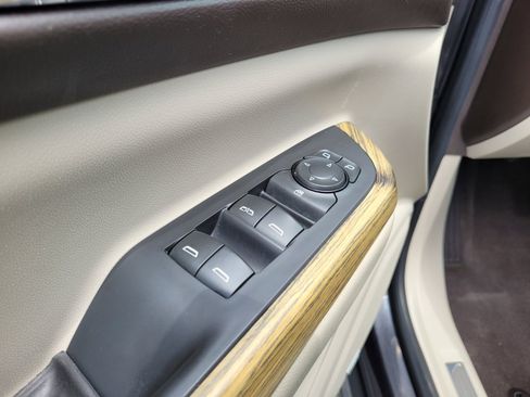 Used 2018 GMC Acadia Denali w/ Technology Package FWD image 27
