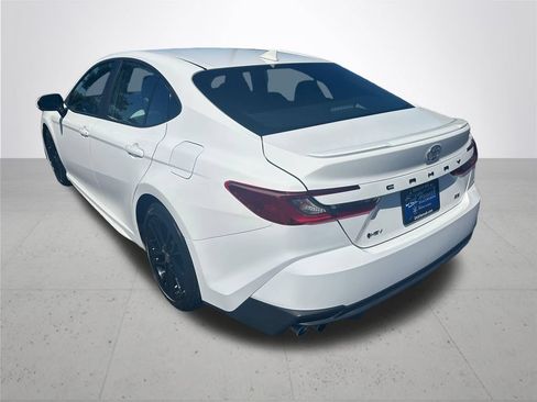 Used 2025 Toyota Camry SE FWD image 9