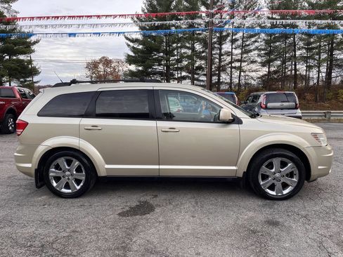 Used 2010 Dodge Journey SXT w/ Rear Seat Video Group image 4