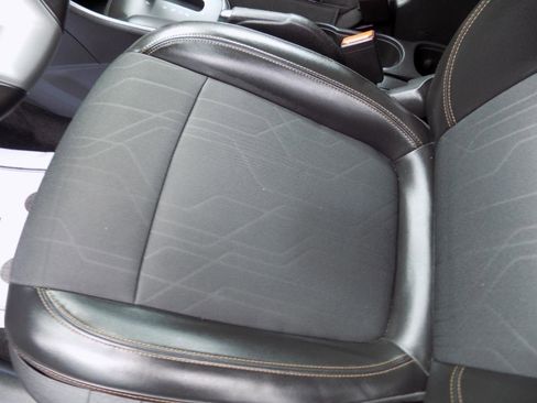 Used 2018 Chevrolet Trax LT w/ LT Convenience Package image 22