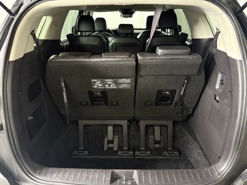 Used 2025 Kia Carnival FWD image 41