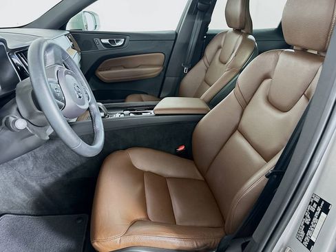 Used 2022 Volvo XC60 B5 Momentum w/ Advanced Package image 8