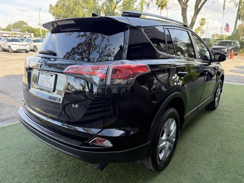 Used 2017 Toyota RAV4 LE FWD image 6