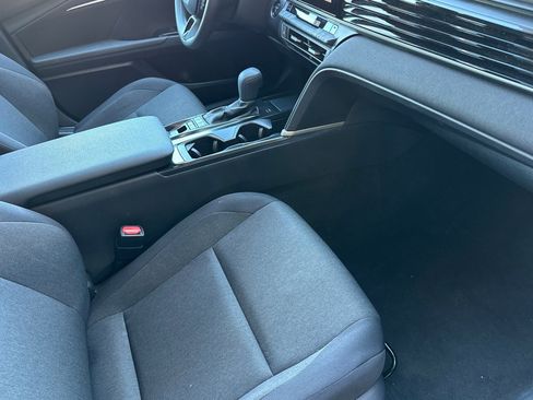 Used 2025 Toyota Camry LE image 31