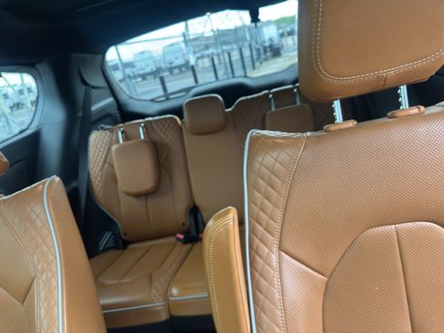 Used 2021 Chrysler Pacifica Pinnacle image 6