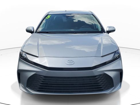 Used 2025 Toyota Camry LE image 2