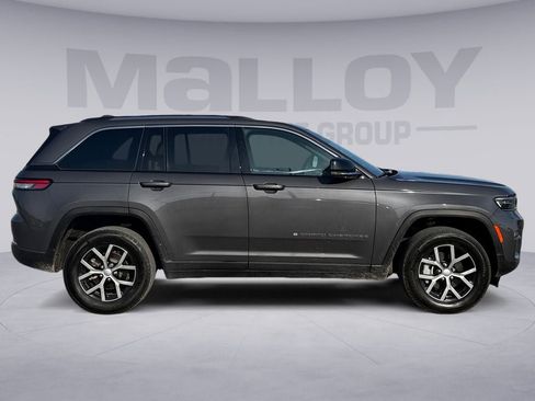 Used 2024 Jeep Grand Cherokee Limited image 6
