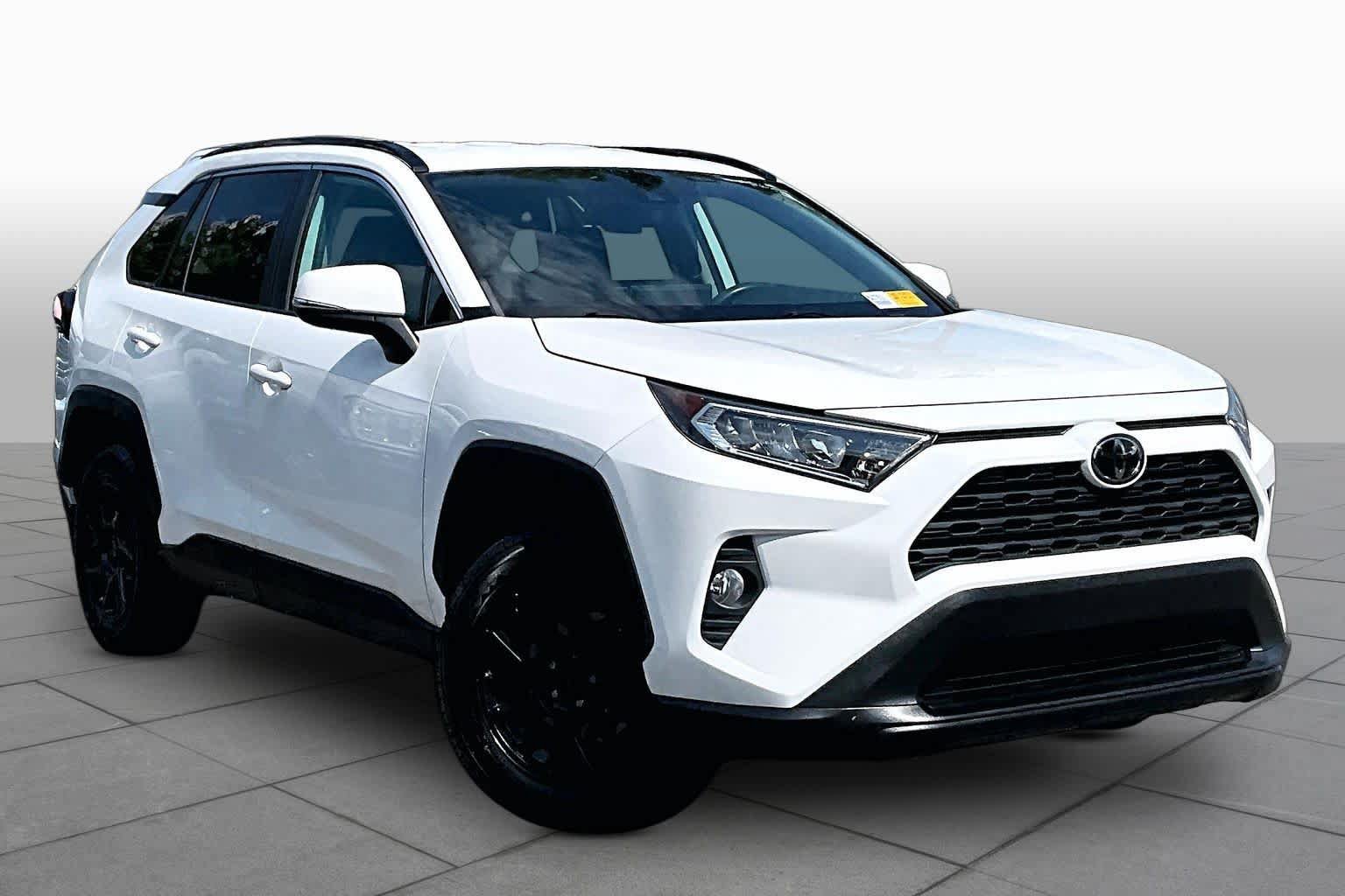 Used 2021 Toyota RAV4 XLE AWD/4WD image 3