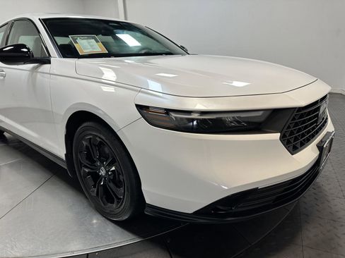 Certified 2025 Honda Accord SE image 3