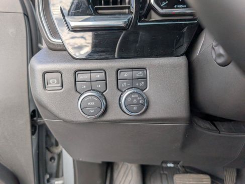 Used 2023 GMC Sierra 1500 SLT w/ SLT Premium Package AWD/4WD image 30