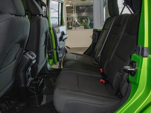 Used 2020 Jeep Wrangler Unlimited Sahara w/ Uconnect 4C Nav & Sound Group image 14