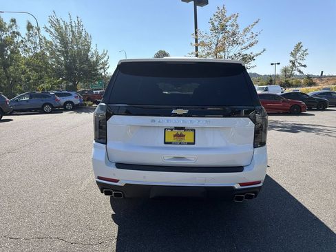 Used 2025 Chevrolet Suburban High Country w/ Sun And Tow Package AWD/4WD image 8