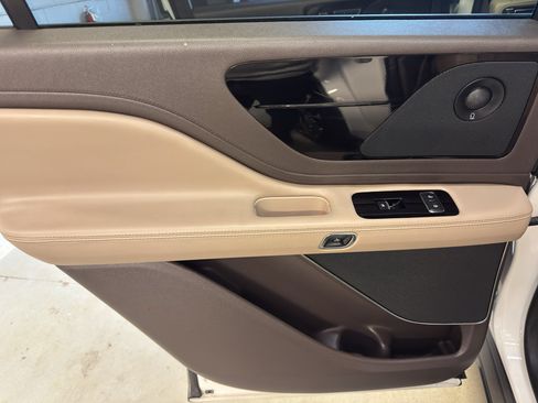 Used 2021 Lincoln Aviator Reserve w/ Equipment Group 201A AWD/4WD image 28