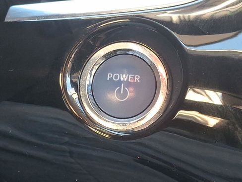 Used 2018 Toyota Prius Prime Advanced image 25