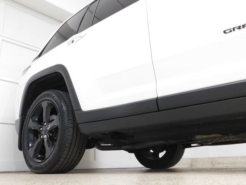 Used 2023 Jeep Grand Cherokee Altitude AWD/4WD image 10