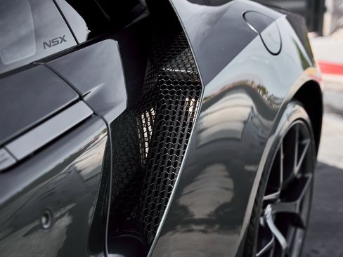 Used 2017 Acura NSX image 9