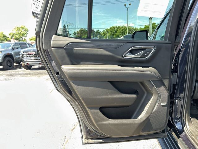 Used 2023 GMC Yukon SLT AWD/4WD image 19