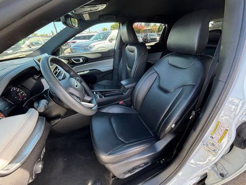 Used 2025 Jeep Compass Limited AWD/4WD image 32