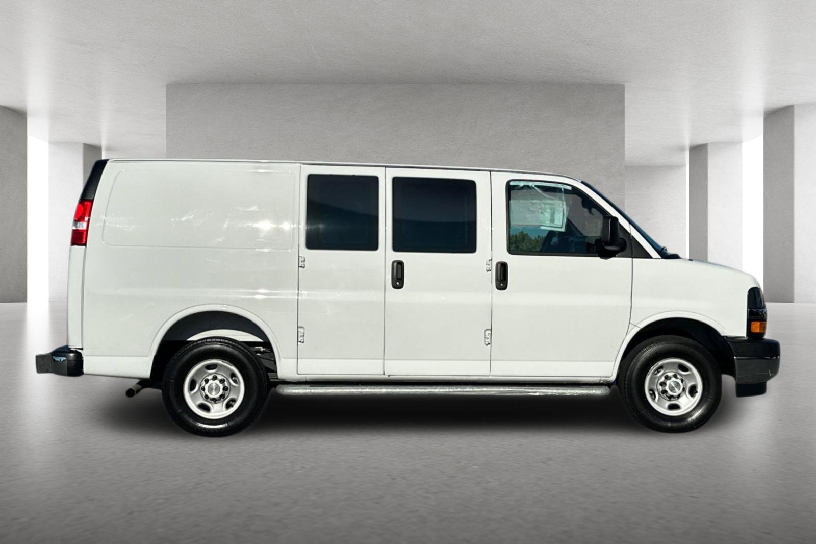 Used 2025 Chevrolet Express 2500 w/ Driver Convenience Package RWD image 3