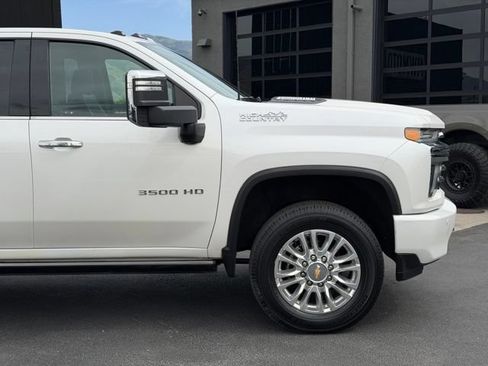 Used 2023 Chevrolet Silverado 3500 High Country w/ Z71 Off-Road Package AWD/4WD image 3