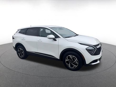 Used 2025 Kia Sportage LX FWD image 2