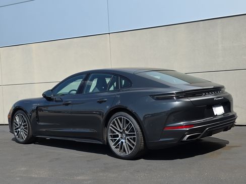 Used 2024 Porsche Panamera image 3