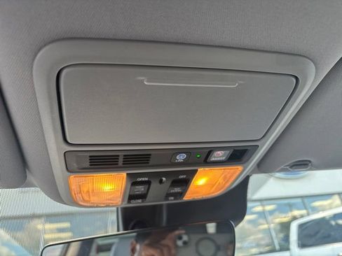 Used 2019 Honda Pilot Touring image 8