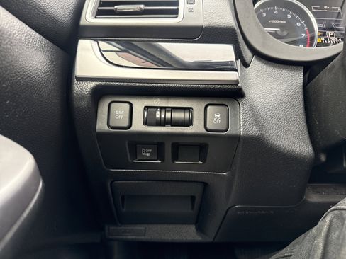 Used 2017 Subaru Crosstrek 2.0i Limited image 22