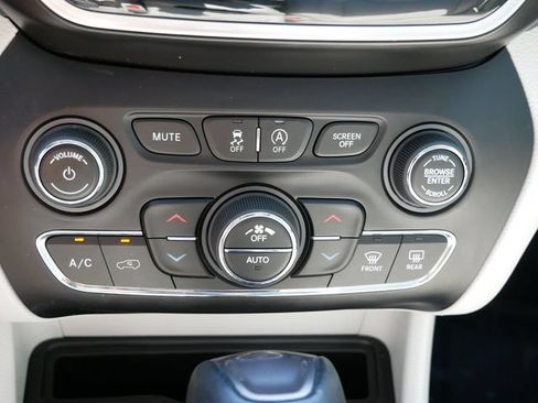 Used 2019 Jeep Cherokee Limited AWD/4WD image 21