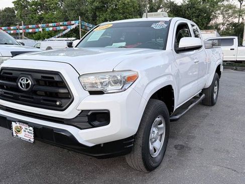 Used 2016 Toyota Tacoma SR w/ SR Convenience Package AWD/4WD image 5