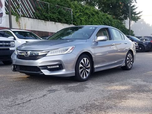 Used 2017 Honda Accord Touring image 1