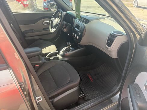Used 2015 Kia Soul FWD image 13