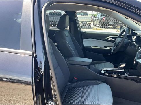 Used 2025 Chevrolet Trax LT FWD image 29