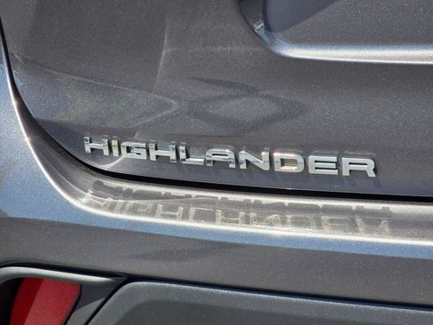 Used 2023 Toyota Highlander XLE AWD/4WD image 36