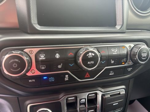 Used 2023 Jeep Wrangler Unlimited w/ Sun & Screen Package AWD/4WD image 21